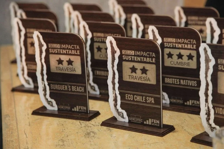 Imagen de galardones de distinción de Sello Impacta Sustentable Sercotec