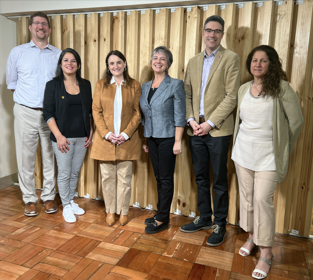 Programa piloto le enseñará a hablar inglés a emprendedores de cinco regiones para que puedan atender turistas o internacionalizarse