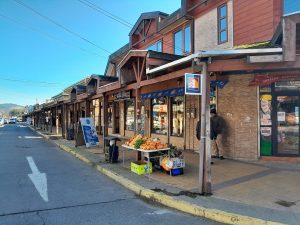 Barrios comerciales de Los Ríos refuerzan su seguridad con Sercotec