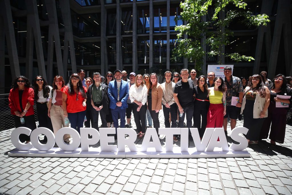 Ministerio de las Culturas junto a Sercotec abren convocatoria al programa Creación y Fortalecimiento de Cooperativas Culturales