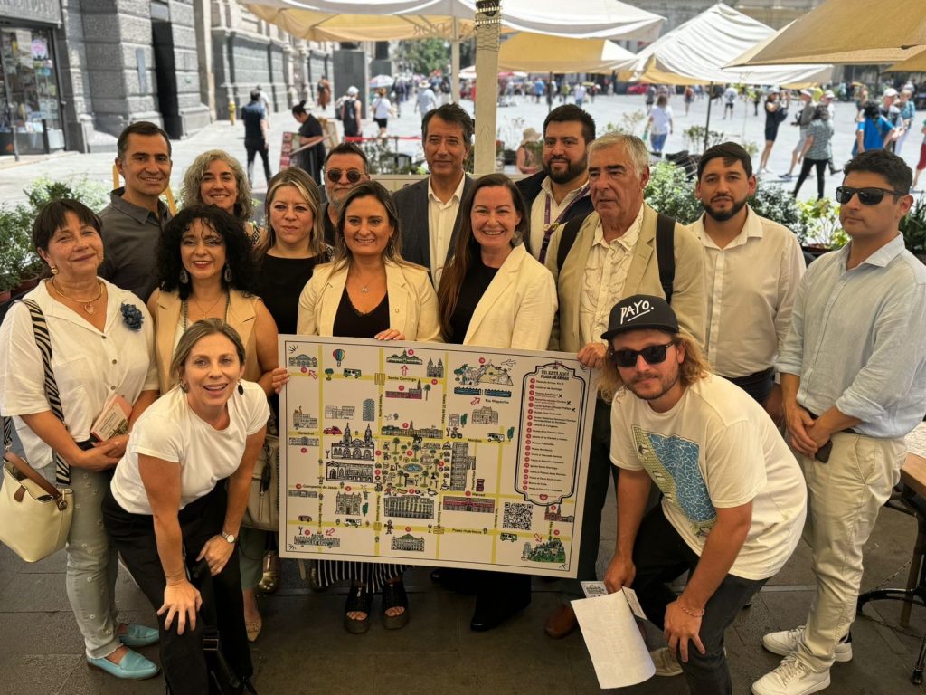 Lanzan nueva guía turística para potenciar el Casco Histórico de Santiago