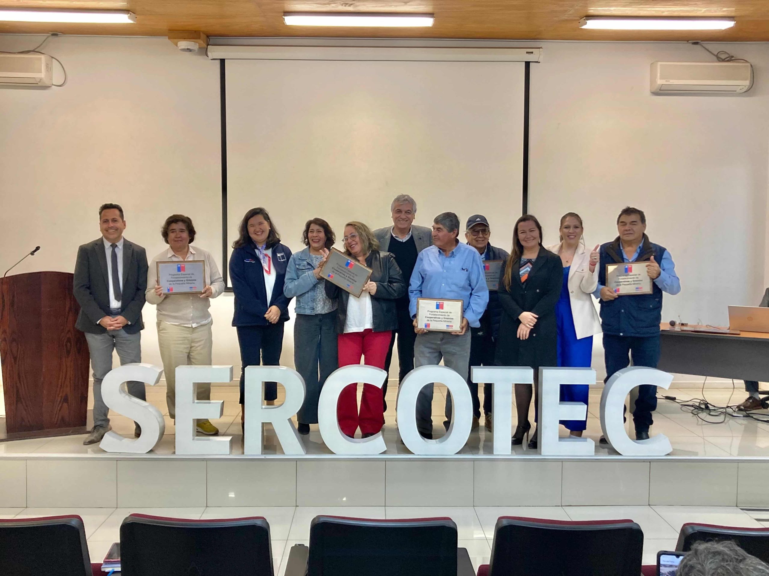 Gobierno abre fondos concursables para fomentar formalización y asociatividad en la pequeña minería