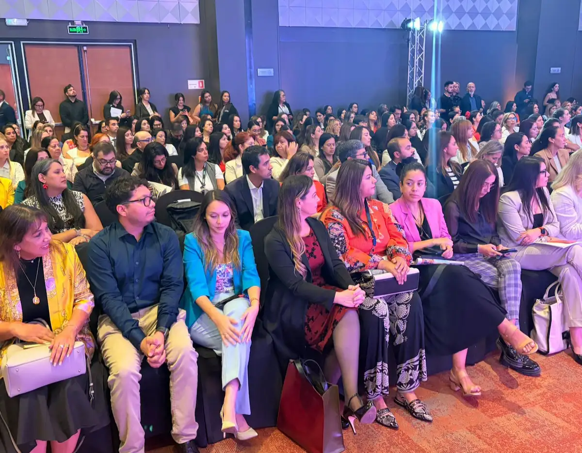 Autoridades y público asistente en el seminario Mujeres y Minería 2026.
