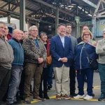 Gobierno de Santiago y Sercotec entregan apoyo económico a locatarios afectados por incendio en La Vega Central